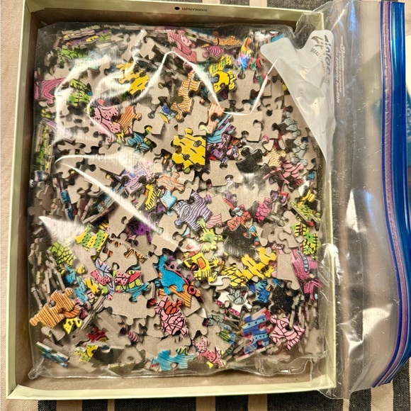 The New Yorker Colorful Sea Creatures 1000-Piece Jigsaw Puzzle - Picture 6 of 6